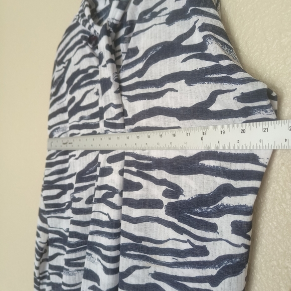 Nine west Top with navy blue and white animal print collar Long ties Medium Size - Picture 3 of 13